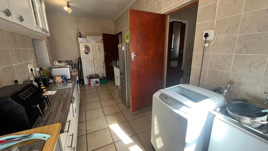 5 Bedroom Property for Sale in Wavecrest Eastern Cape